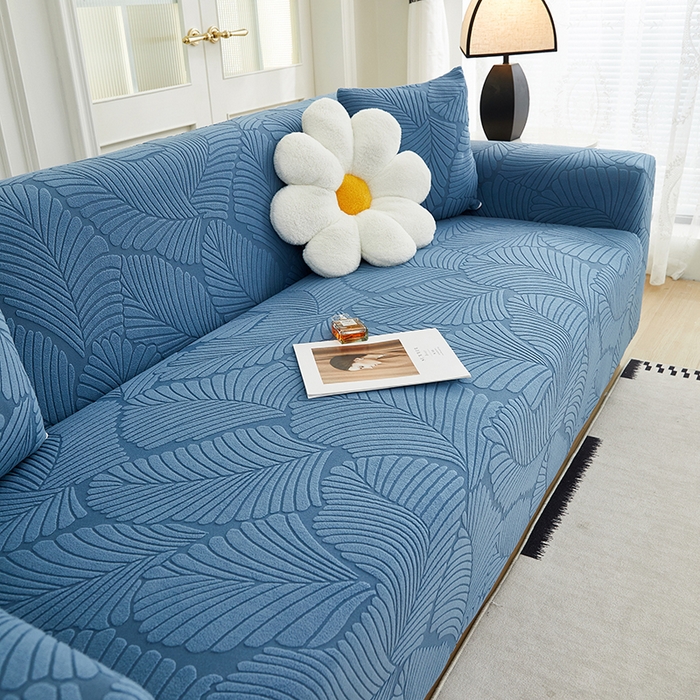 91家纺网 家纺一手货源 找家纺 丝绮鹿 2025新款雕花绒大叶子沙发套松紧款（三人图） 水蓝