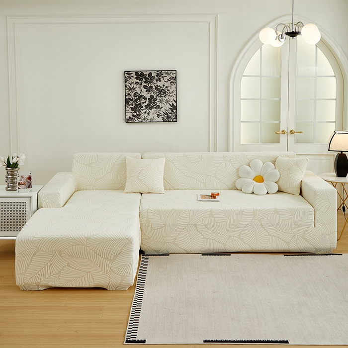 91家纺网 家纺一手货源 找家纺 丝绮鹿 2025新款雕花绒大叶子沙发套松紧款（贵妃图新） 米白