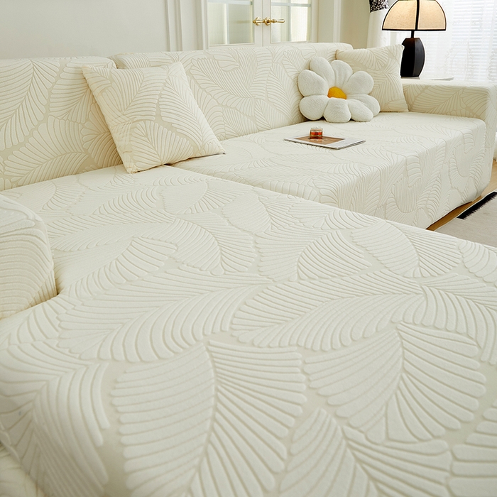 91家纺网 家纺一手货源 找家纺 丝绮鹿 2025新款雕花绒大叶子沙发套松紧款（贵妃图新） 米白