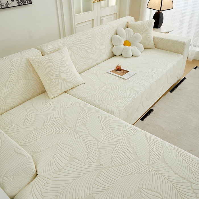 91家纺网 家纺一手货源 找家纺 丝绮鹿 2025新款雕花绒大叶子沙发套松紧款（贵妃图新） 米白