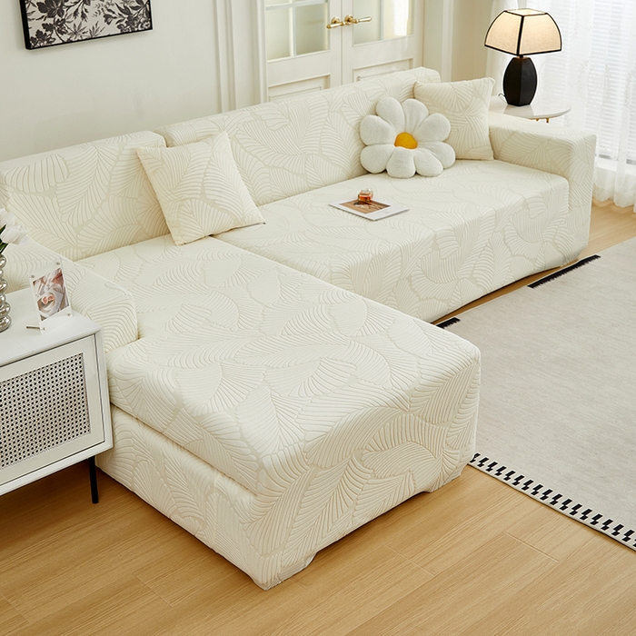 91家纺网 家纺一手货源 找家纺 丝绮鹿 2025新款雕花绒大叶子沙发套松紧款（贵妃图新） 米白