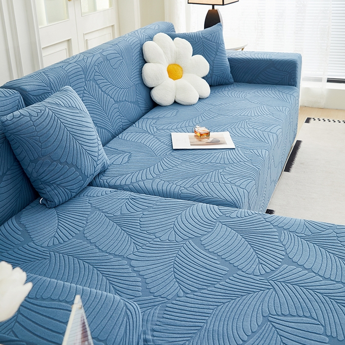 91家纺网 家纺一手货源 找家纺 丝绮鹿 2025新款雕花绒大叶子沙发套松紧款（贵妃图新） 水蓝