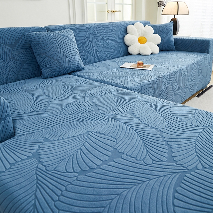 91家纺网 家纺一手货源 找家纺 丝绮鹿 2025新款雕花绒大叶子沙发套松紧款（贵妃图新） 水蓝