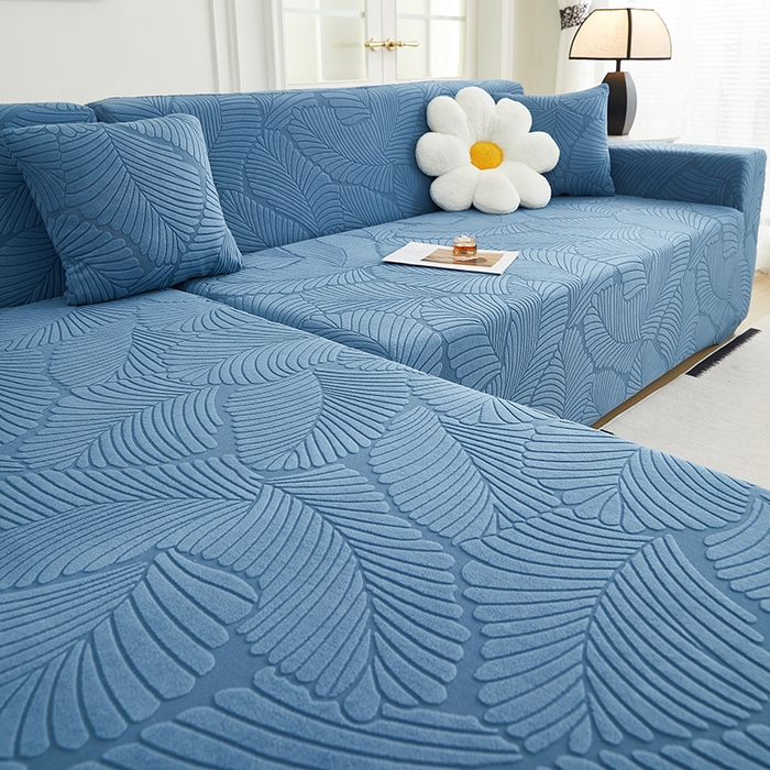 91家纺网 家纺一手货源 找家纺 丝绮鹿 2025新款雕花绒大叶子沙发套松紧款（贵妃图新） 水蓝