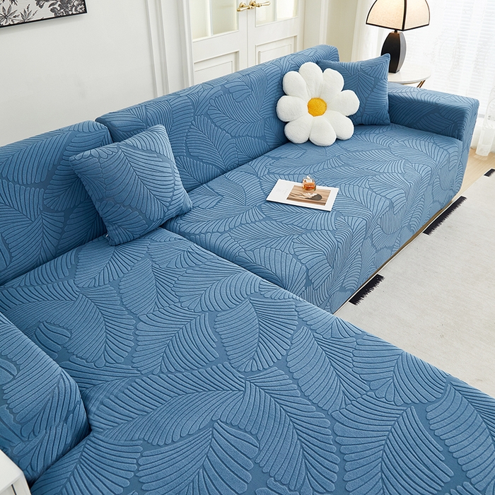 91家纺网 家纺一手货源 找家纺 丝绮鹿 2025新款雕花绒大叶子沙发套松紧款（贵妃图新） 水蓝