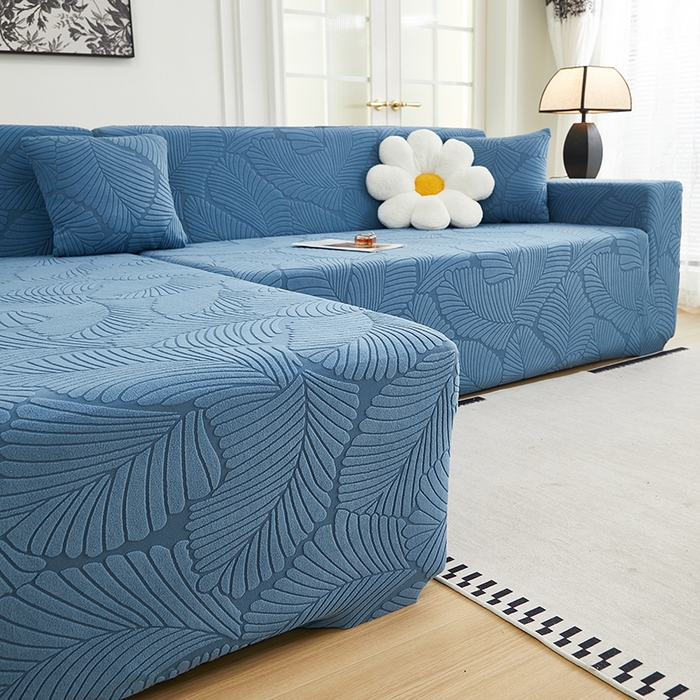 91家纺网 家纺一手货源 找家纺 丝绮鹿 2025新款雕花绒大叶子沙发套松紧款（贵妃图新） 水蓝