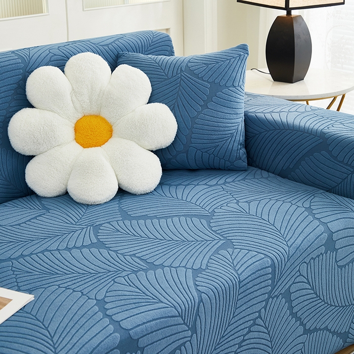 91家纺网 家纺一手货源 找家纺 丝绮鹿 2025新款雕花绒大叶子沙发套松紧款（贵妃图新） 水蓝