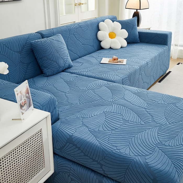 91家纺网 家纺一手货源 找家纺 丝绮鹿 2025新款雕花绒大叶子沙发套松紧款（贵妃图新） 水蓝