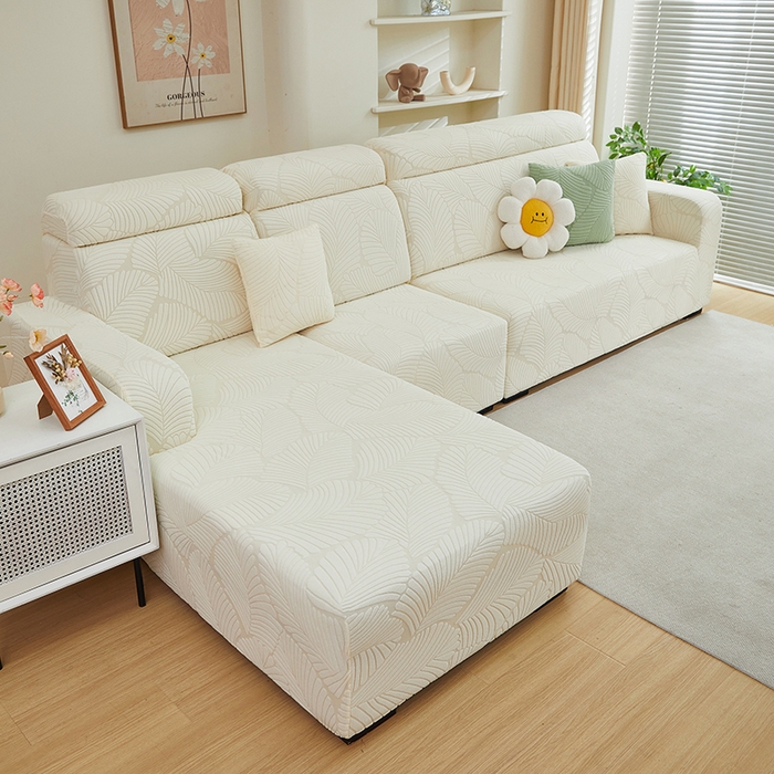 91家纺网 家纺一手货源 找家纺 丝绮鹿 2025新款雕花绒大叶子沙发套松紧款（贵妃图） 米白