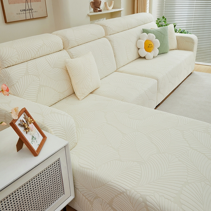 91家纺网 家纺一手货源 找家纺 丝绮鹿 2025新款雕花绒大叶子沙发套松紧款（贵妃图） 米白