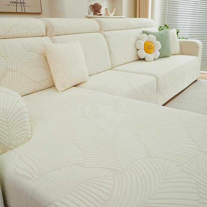 91家纺网 家纺一手货源 找家纺 丝绮鹿 2025新款雕花绒大叶子沙发套松紧款（贵妃图） 米白