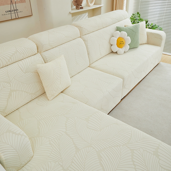 91家纺网 家纺一手货源 找家纺 丝绮鹿 2025新款雕花绒大叶子沙发套松紧款（贵妃图） 米白