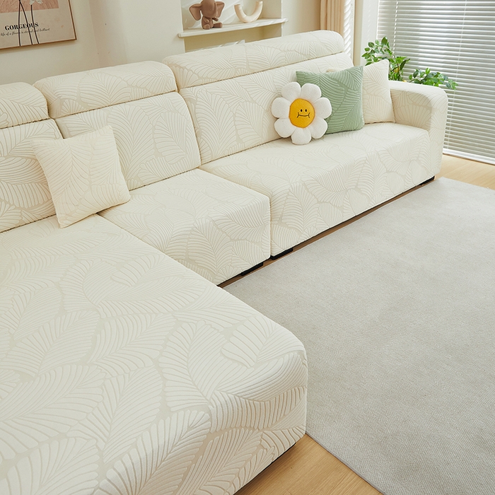 91家纺网 家纺一手货源 找家纺 丝绮鹿 2025新款雕花绒大叶子沙发套松紧款（贵妃图） 米白