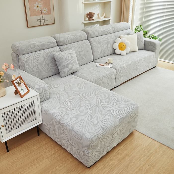 91家纺网 家纺一手货源 找家纺 丝绮鹿 2025新款雕花绒大叶子沙发套松紧款（贵妃图） 浅灰