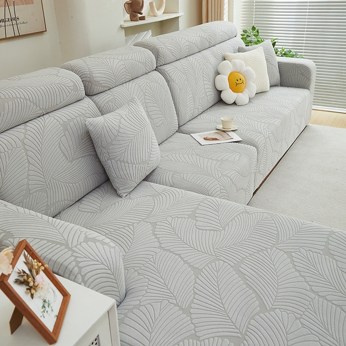91家纺网 家纺一手货源 找家纺 丝绮鹿 2025新款雕花绒大叶子沙发套松紧款（贵妃图） 浅灰