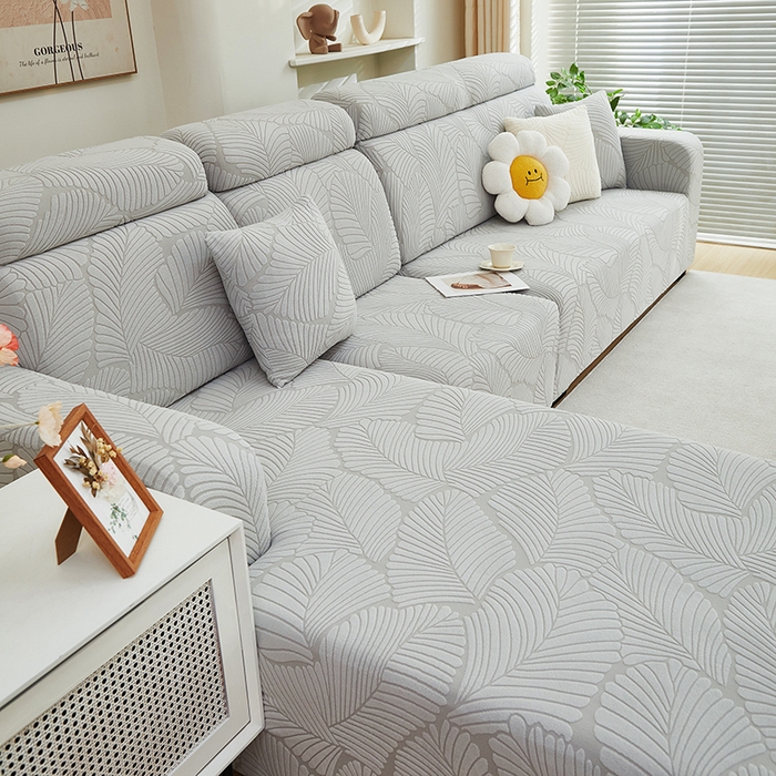 91家纺网 家纺一手货源 找家纺 丝绮鹿 2025新款雕花绒大叶子沙发套松紧款（贵妃图） 浅灰
