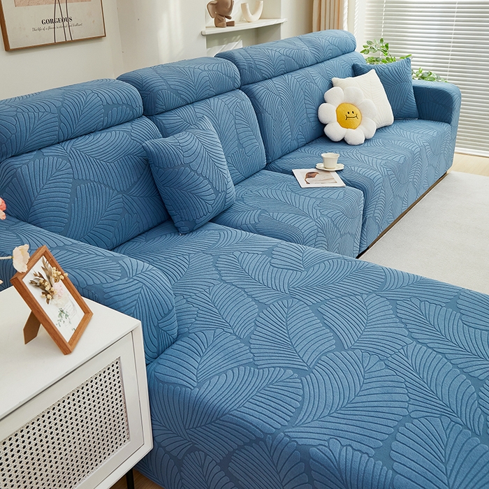 91家纺网 家纺一手货源 找家纺 丝绮鹿 2025新款雕花绒大叶子沙发套松紧款（贵妃图） 水蓝