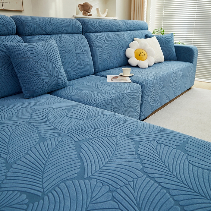 91家纺网 家纺一手货源 找家纺 丝绮鹿 2025新款雕花绒大叶子沙发套松紧款（贵妃图） 水蓝
