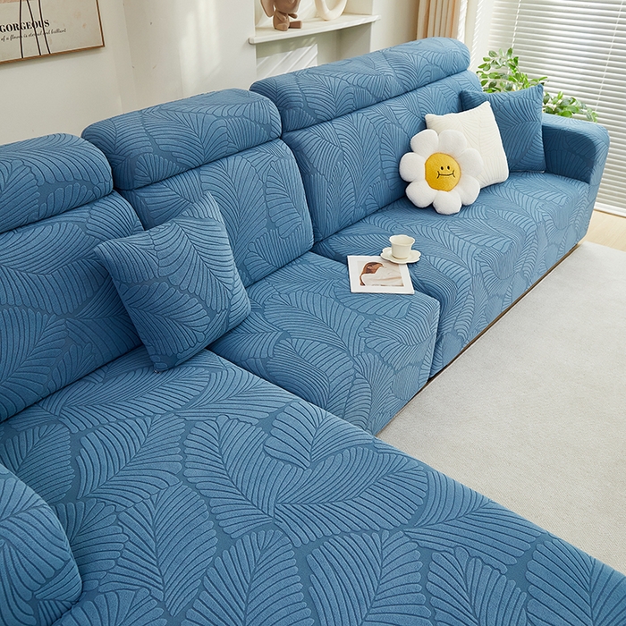 91家纺网 家纺一手货源 找家纺 丝绮鹿 2025新款雕花绒大叶子沙发套松紧款（贵妃图） 水蓝