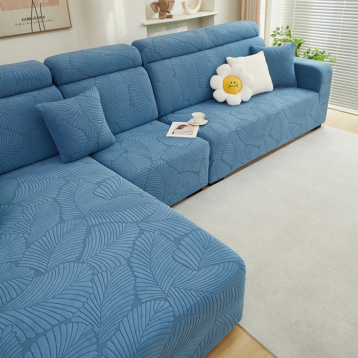 91家纺网 家纺一手货源 找家纺 丝绮鹿 2025新款雕花绒大叶子沙发套松紧款（贵妃图） 水蓝