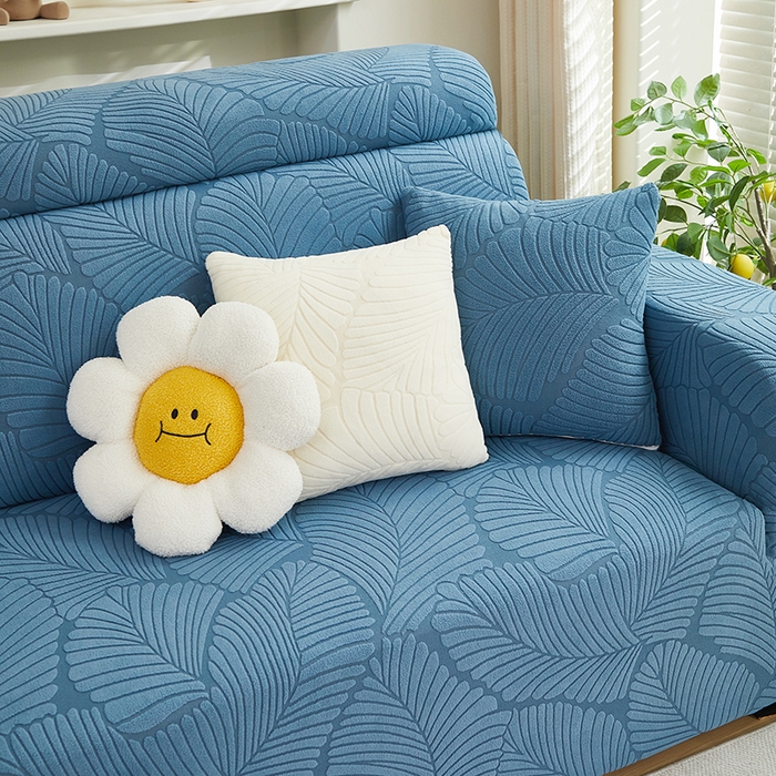 91家纺网 家纺一手货源 找家纺 丝绮鹿 2025新款雕花绒大叶子沙发套松紧款（贵妃图） 水蓝