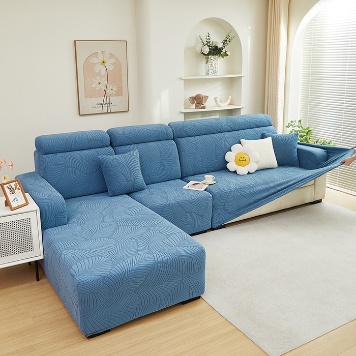 91家纺网 家纺一手货源 找家纺 丝绮鹿 2025新款雕花绒大叶子沙发套松紧款（贵妃图） 水蓝