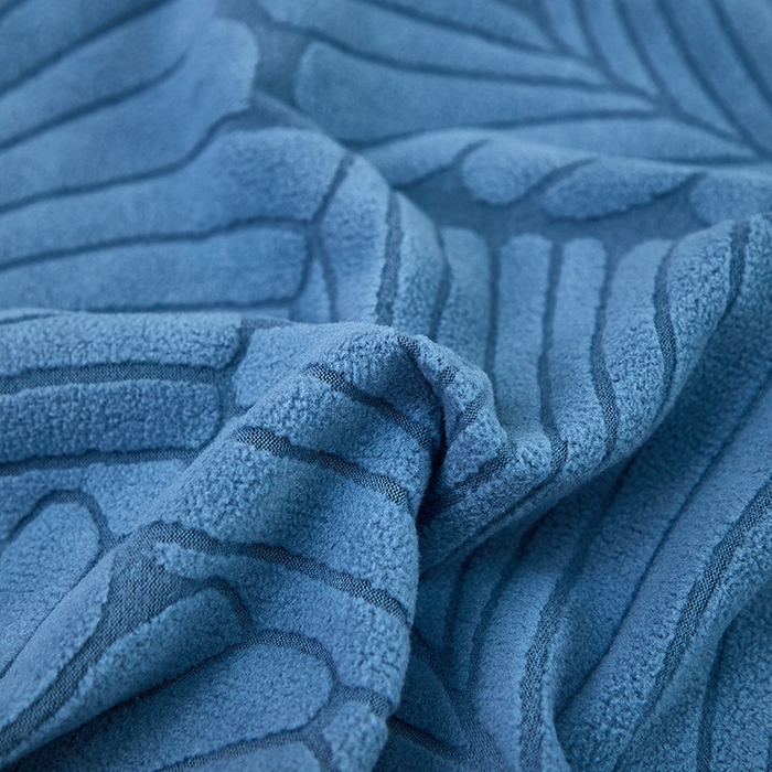 91家纺网 家纺一手货源 找家纺 丝绮鹿 2025新款雕花绒大叶子沙发套松紧款（贵妃图） 水蓝