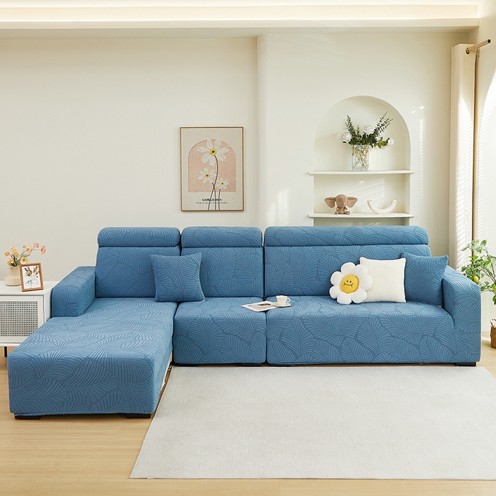 91家纺网 家纺一手货源 找家纺 丝绮鹿 2025新款雕花绒大叶子沙发套松紧款（贵妃图） 水蓝