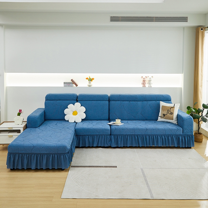 91家纺网 家纺一手货源 找家纺 丝绮鹿 2025新款雕花绒大叶子沙发套裙边款（贵妃图） 大叶子水蓝