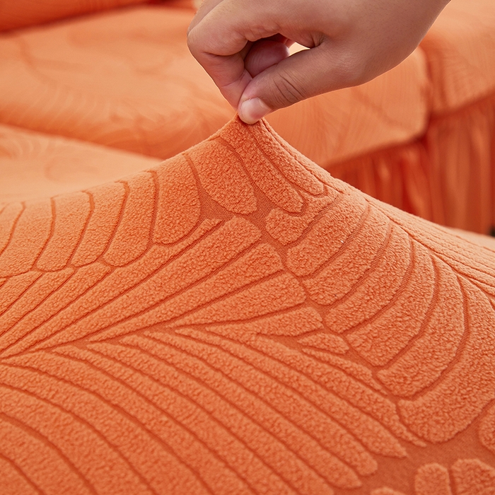 91家纺网 家纺一手货源 找家纺 丝绮鹿 2025新款雕花绒大叶子沙发套裙边款（贵妃图） 大叶子橙色