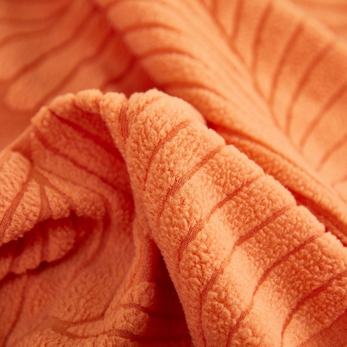 91家纺网 家纺一手货源 找家纺 丝绮鹿 2025新款雕花绒大叶子沙发套裙边款（贵妃图） 大叶子橙色