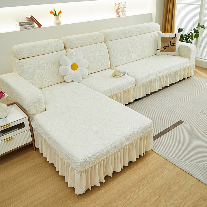 91家纺网 家纺一手货源 找家纺 丝绮鹿 2025新款雕花绒大叶子沙发套裙边款（贵妃图） 大叶子米白