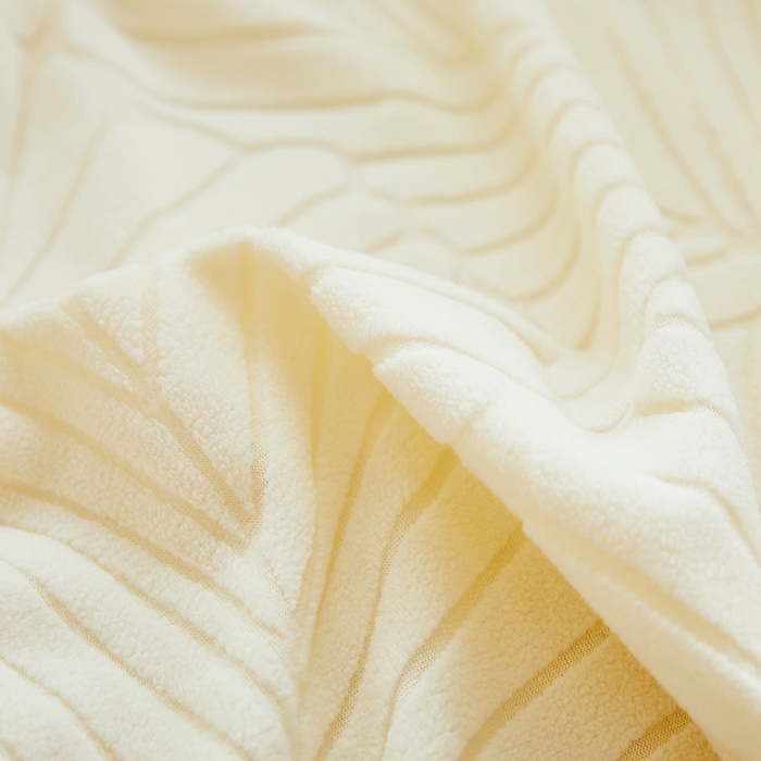 91家纺网 家纺一手货源 找家纺 丝绮鹿 2025新款雕花绒大叶子高扶手椅子套 米白