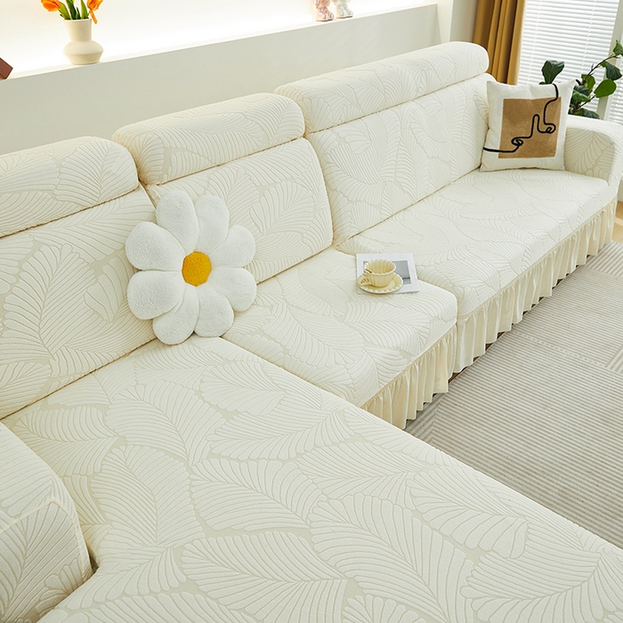 91家纺网 家纺一手货源 找家纺 丝绮鹿 2025新款雕花绒大叶子沙发套裙边款（贵妃图） 大叶子米白
