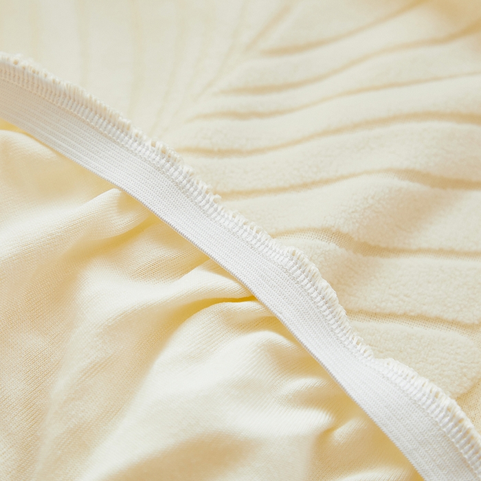 91家纺网 家纺一手货源 找家纺 丝绮鹿 2025新款雕花绒大叶子高扶手椅子套 米白