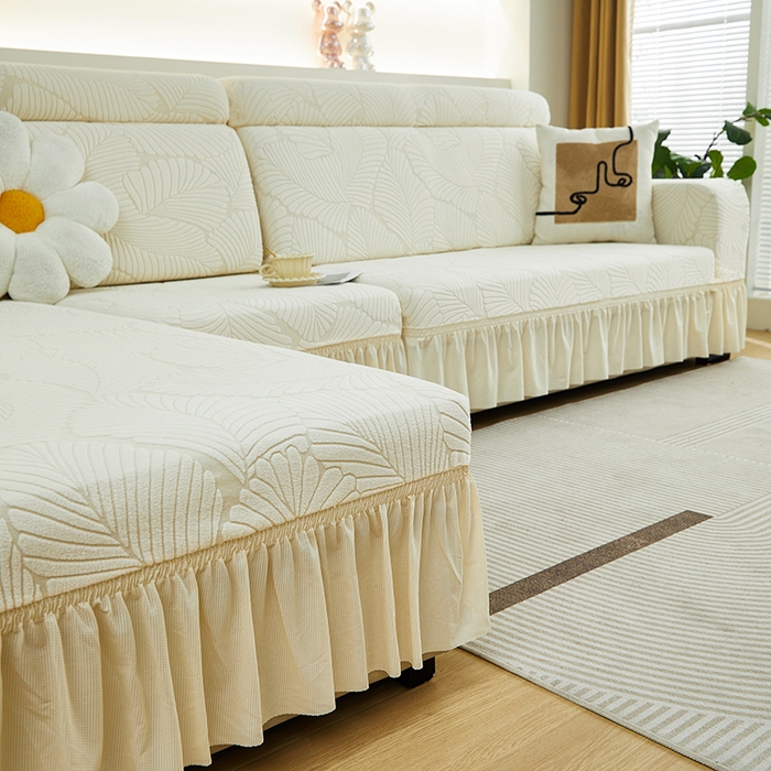 91家纺网 家纺一手货源 找家纺 丝绮鹿 2025新款雕花绒大叶子沙发套裙边款（贵妃图） 大叶子米白