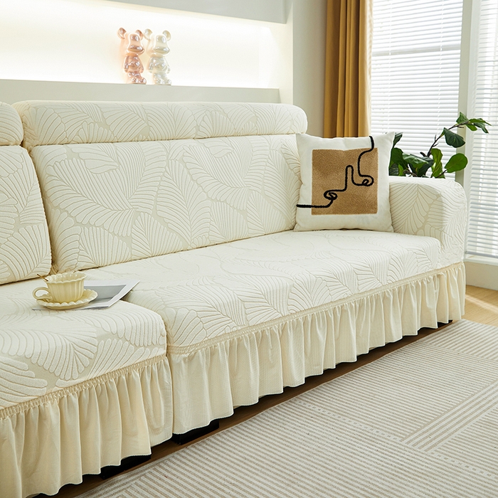 91家纺网 家纺一手货源 找家纺 丝绮鹿 2025新款雕花绒大叶子沙发套裙边款（贵妃图） 大叶子米白