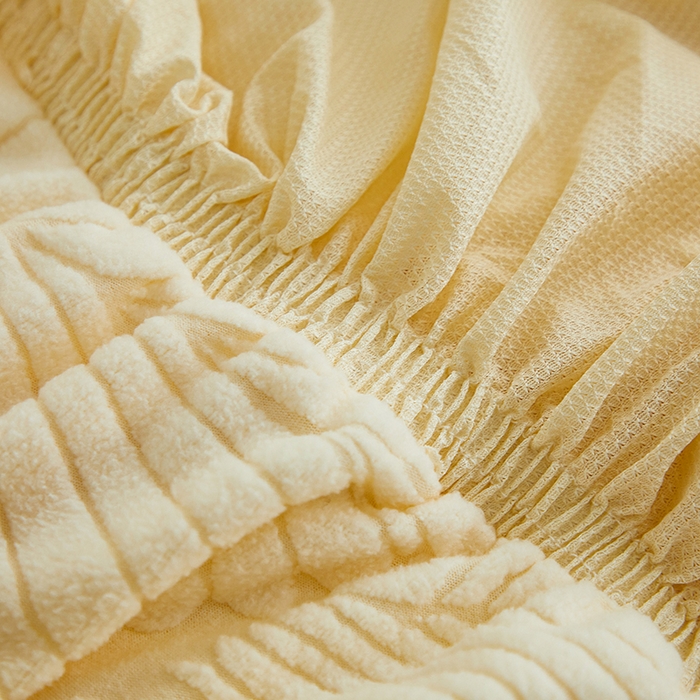 91家纺网 家纺一手货源 找家纺 丝绮鹿 2025新款雕花绒大叶子沙发套裙边款（贵妃图） 大叶子米白