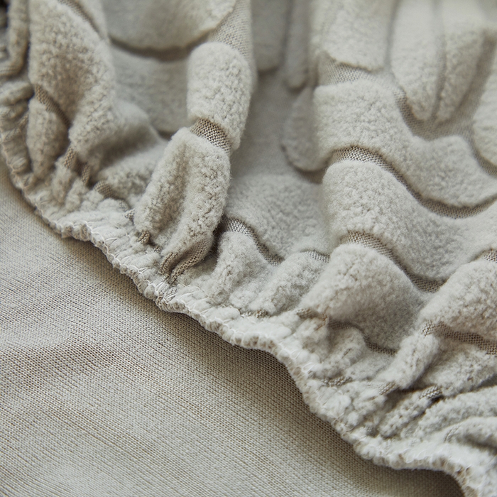 91家纺网 家纺一手货源 找家纺 丝绮鹿 2025新款雕花绒大叶子高扶手椅子套 浅灰