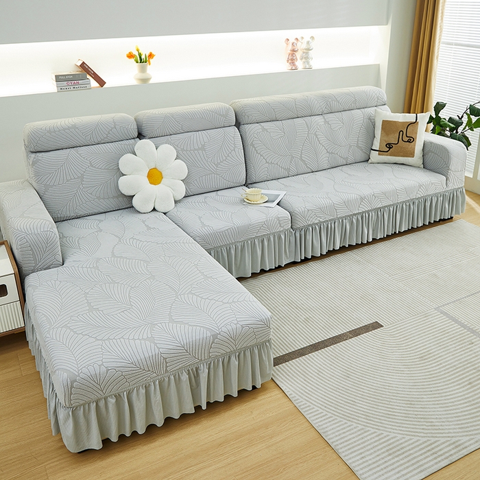 91家纺网 家纺一手货源 找家纺 丝绮鹿 2025新款雕花绒大叶子沙发套裙边款（贵妃图） 大叶子浅灰