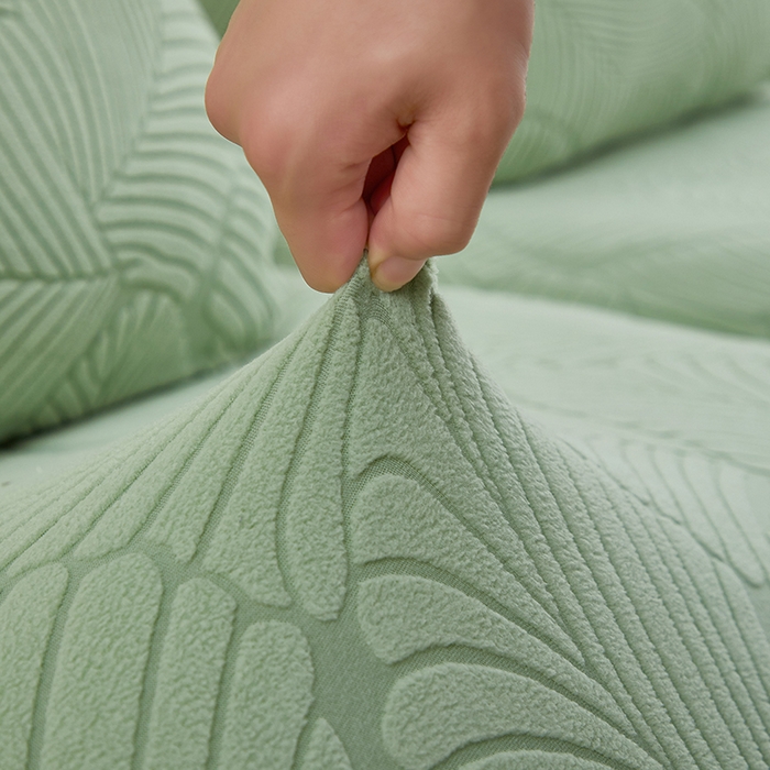 91家纺网 家纺一手货源 找家纺 丝绮鹿 2025新款雕花绒大叶子方块沙发套 薄荷绿