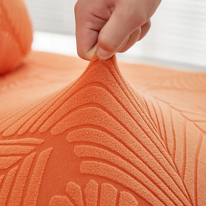 91家纺网 家纺一手货源 找家纺 丝绮鹿 2025新款雕花绒大叶子方块沙发套 橙色