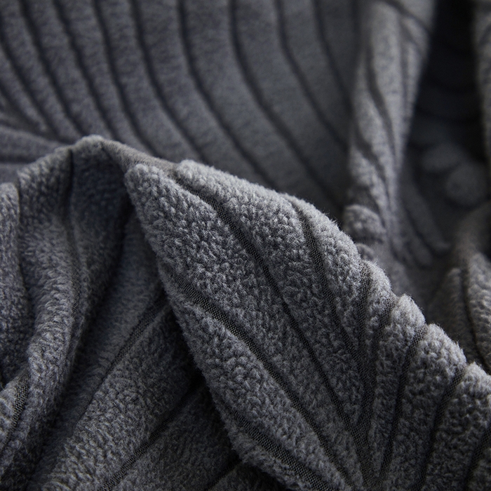 91家纺网 家纺一手货源 找家纺 丝绮鹿 2025新款雕花绒大叶子沙发套裙边款（贵妃图） 大叶子深灰