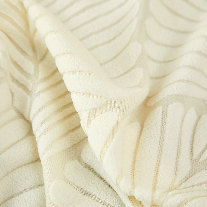 91家纺网 家纺一手货源 找家纺 丝绮鹿 2025新款雕花绒大叶子沙发床裙边款 米白