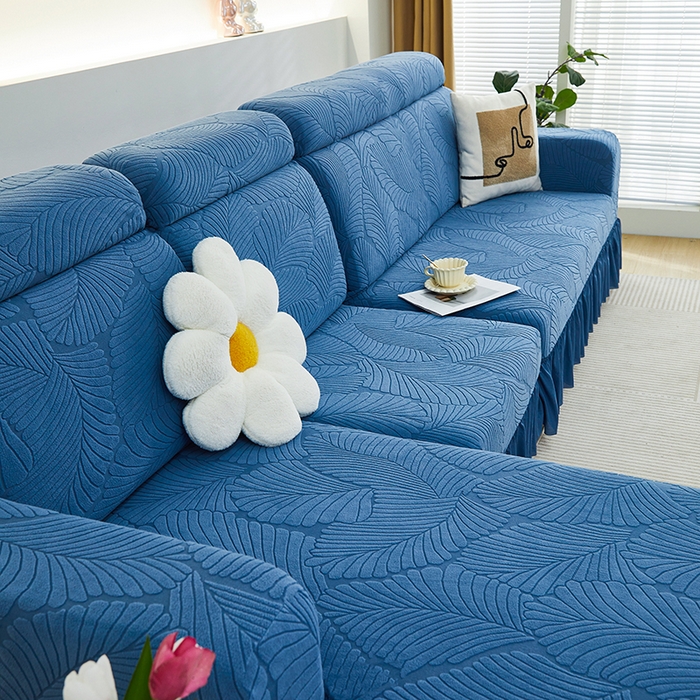 91家纺网 家纺一手货源 找家纺 丝绮鹿 2025新款雕花绒大叶子沙发套裙边款（贵妃图） 大叶子水蓝