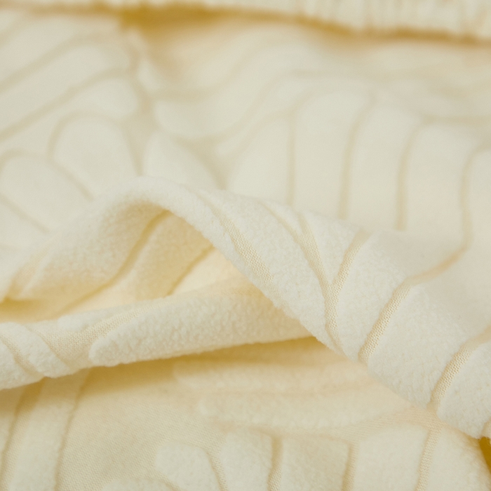 91家纺网 家纺一手货源 找家纺 丝绮鹿 2025新款雕花绒大叶子方块沙发套 米白