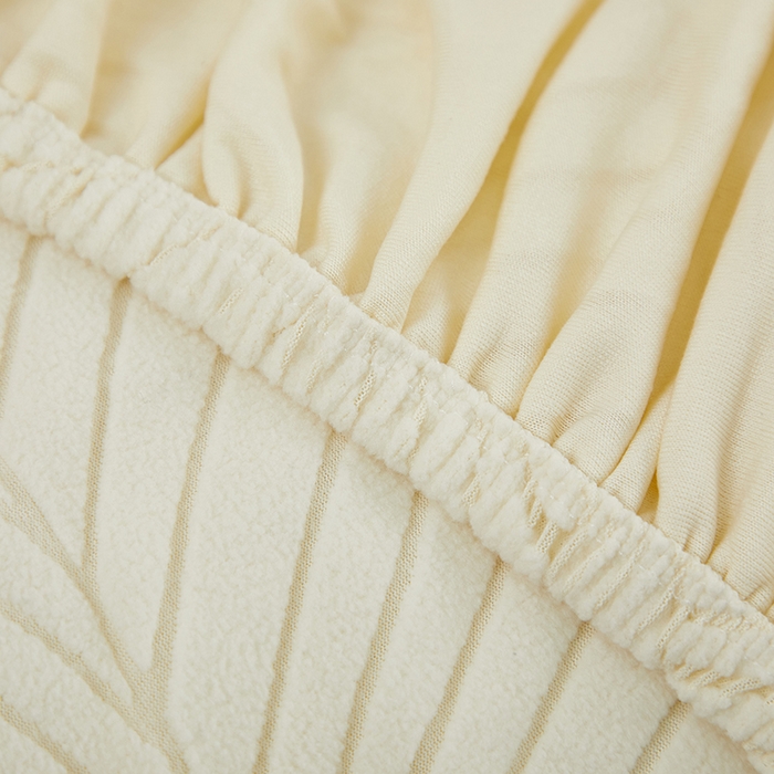 91家纺网 家纺一手货源 找家纺 丝绮鹿 2025新款雕花绒大叶子方块沙发套 米白