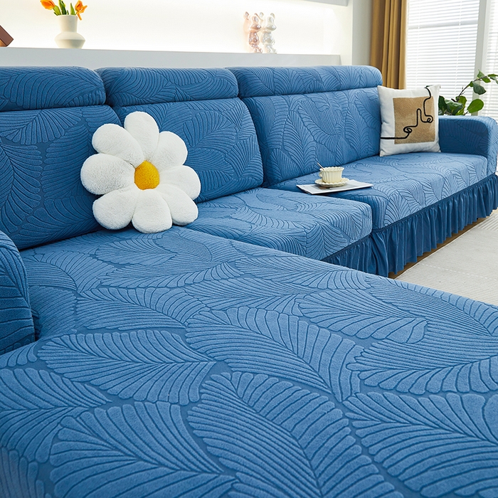 91家纺网 家纺一手货源 找家纺 丝绮鹿 2025新款雕花绒大叶子沙发套裙边款（贵妃图） 大叶子水蓝