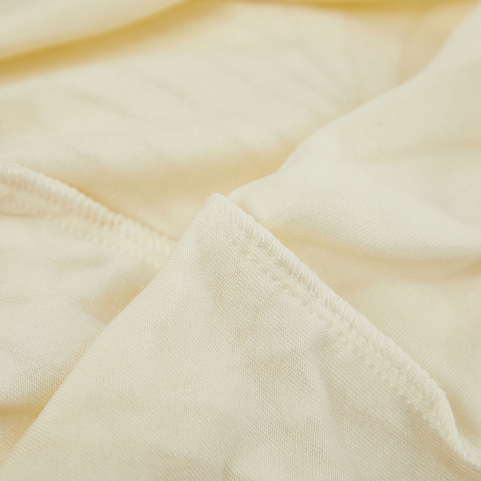 91家纺网 家纺一手货源 找家纺 丝绮鹿 2025新款雕花绒大叶子方块沙发套 米白