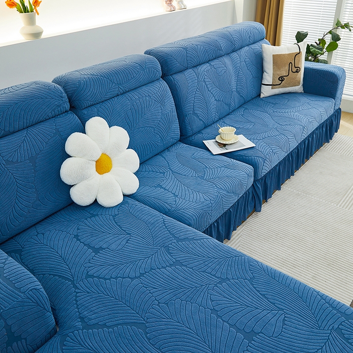 91家纺网 家纺一手货源 找家纺 丝绮鹿 2025新款雕花绒大叶子沙发套裙边款（贵妃图） 大叶子水蓝